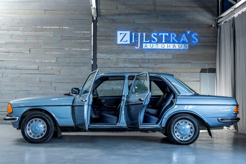 MERCEDES BENZ 230 E A/T A/C (W123)