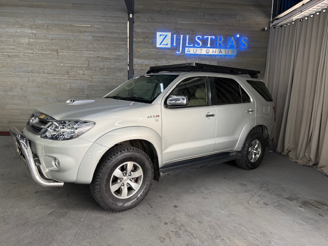 TOYOTA FORTUNER 3.0D-4D 4X4