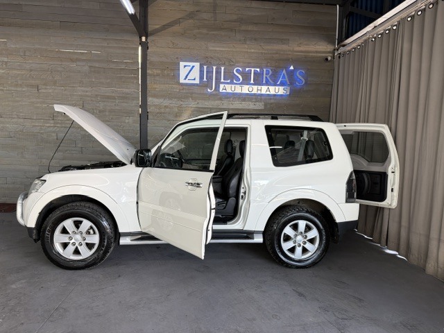 MITSUBISHI PAJERO 3.2 Di-Dc GLS SWB A/T