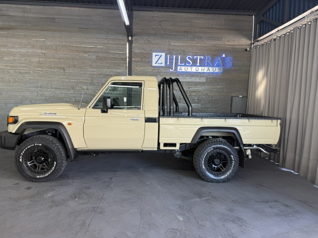 TOYOTA LAND CRUISER 79 2.8 GD-6 P/U S/C A/T