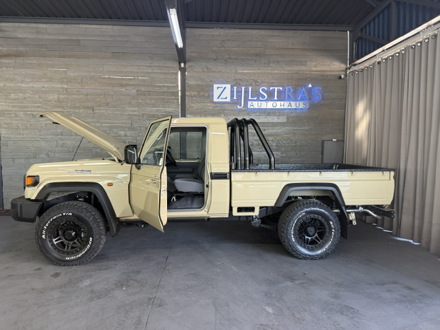 TOYOTA LAND CRUISER 79 2.8 GD-6 P/U S/C A/T
