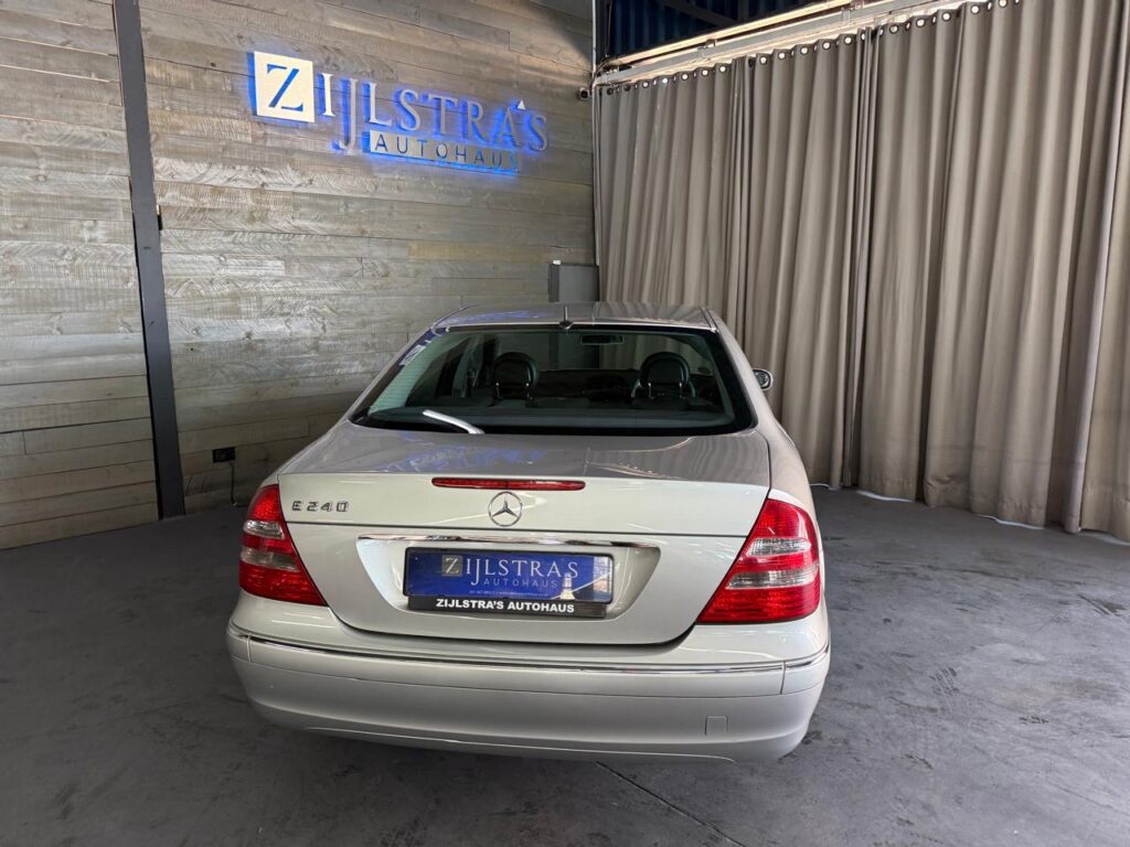 MERCEDES BENZ E 240 AVANTGARDE