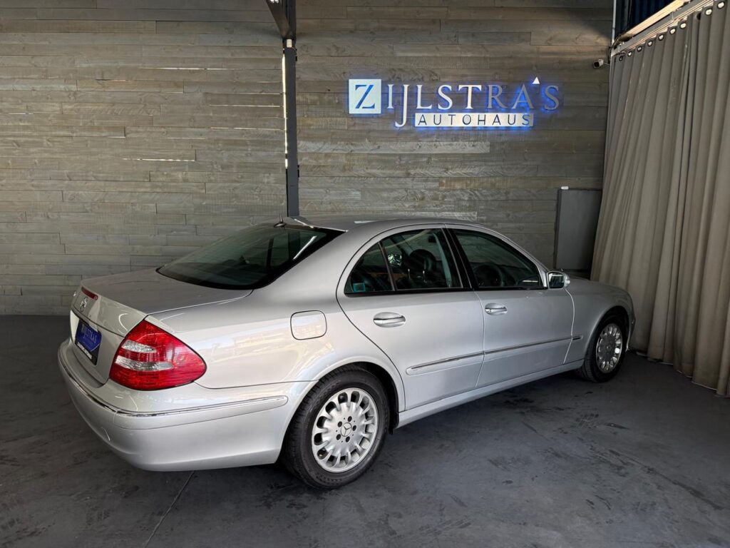 MERCEDES BENZ E 240 AVANTGARDE