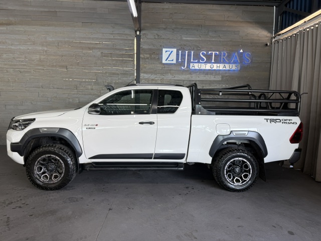 TOYOTA HILUX  2.8 GD-6 RB LEGEND P/U E/CAB